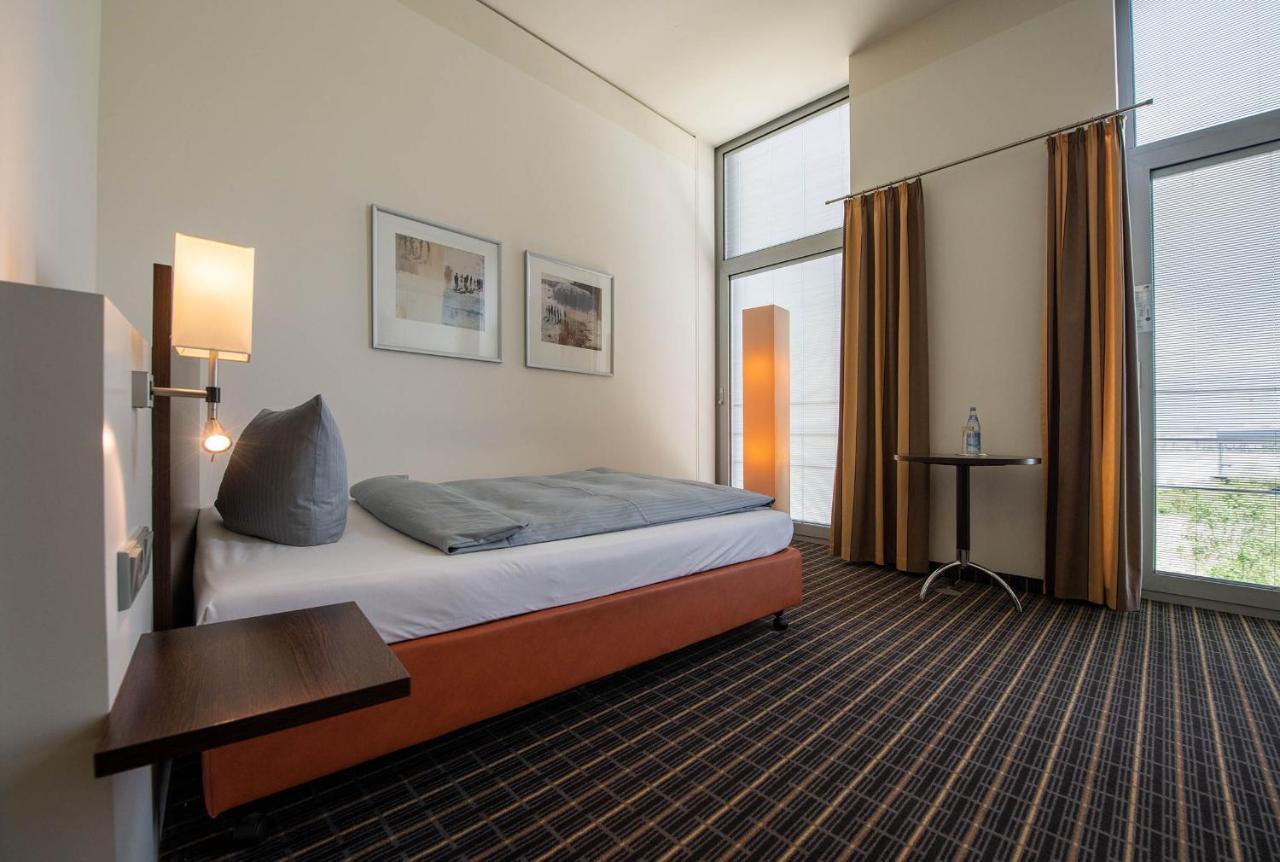 Livenwork Hotel & Coworking Gvz Ingolstadt Bagian luar foto