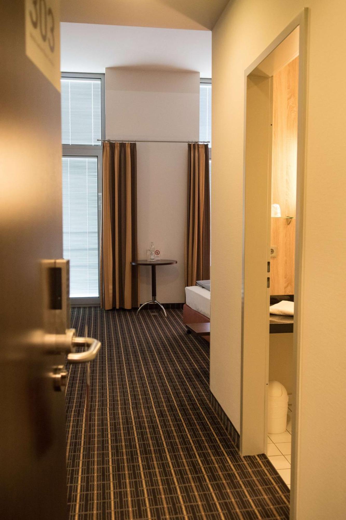 Livenwork Hotel & Coworking Gvz Ingolstadt Bagian luar foto